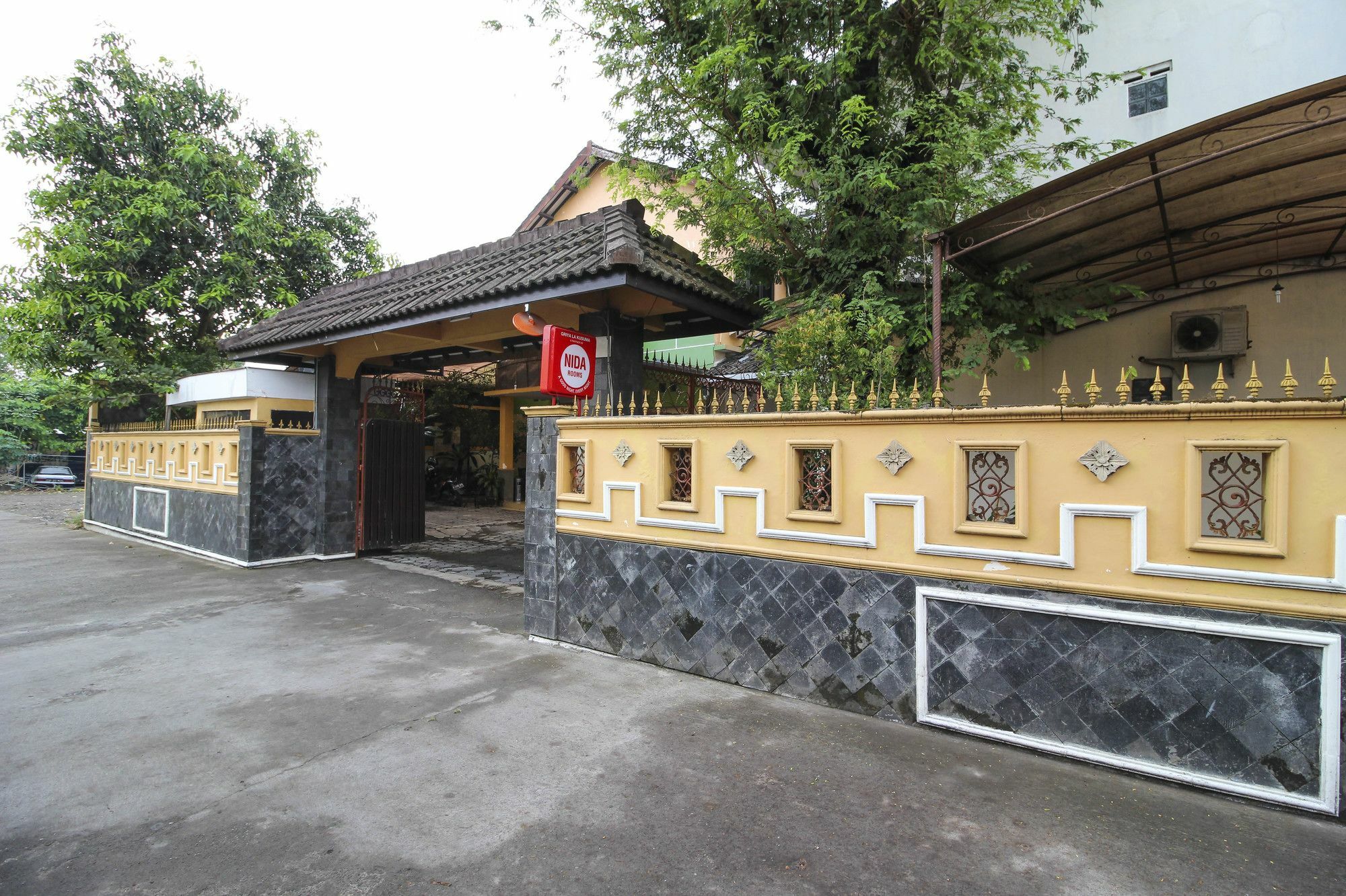 Reddoorz Near Lottemart Maguwo Hotel Yogyakarta Eksteriør billede